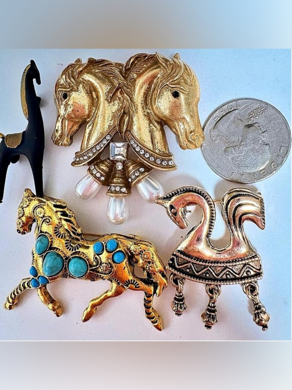Luxury edition Horse bundle of 4
Horse brooches set of 4